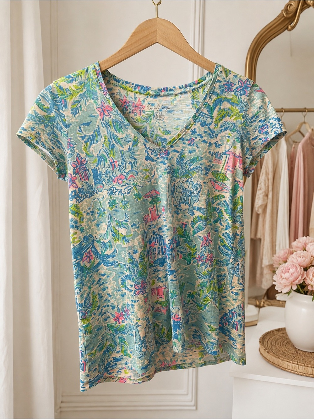 Lilly Pulitzer Tropical V-Neck Tee XXS | Coastal Resort Chic